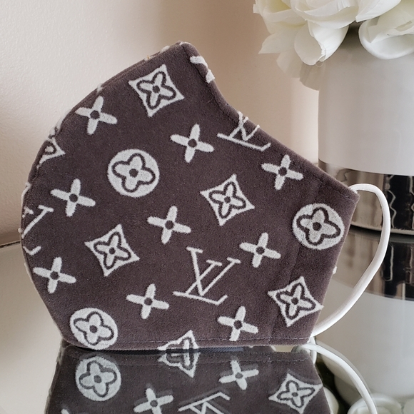 Designer Face Mask 🤍 - Picture 1 of 5